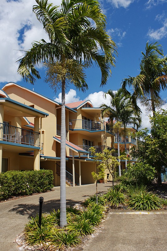 2009-11-06 22-03-35_2.jpg - unsere Unterkunft in "Cannonvale", gräumig sauber und schön!